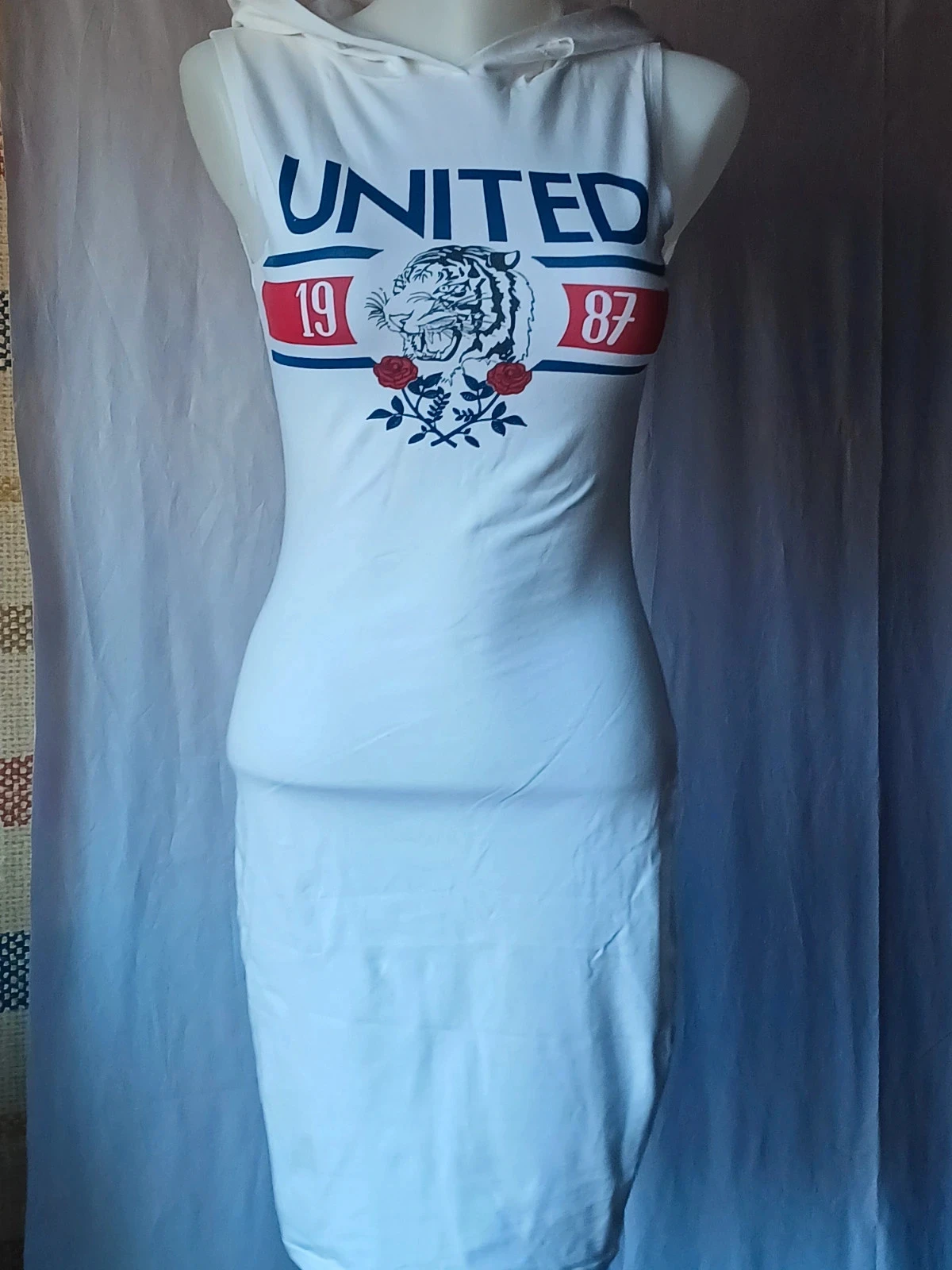 Robe sans manche capuche taille XS